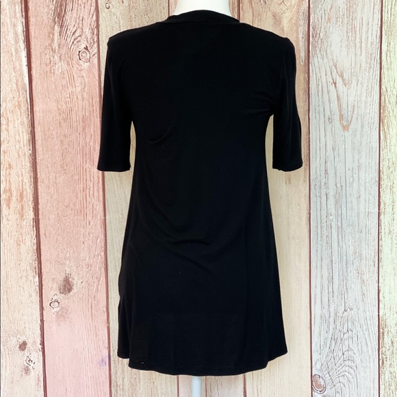 🌸3/$25 5/$35 SALE🌸 Women’s Adam Levine Black Cut Out Tunic Tee Size XS - Picture 5 of 11